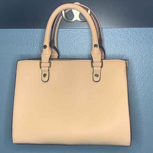 tan medium sized purse - Picture 2 of 6